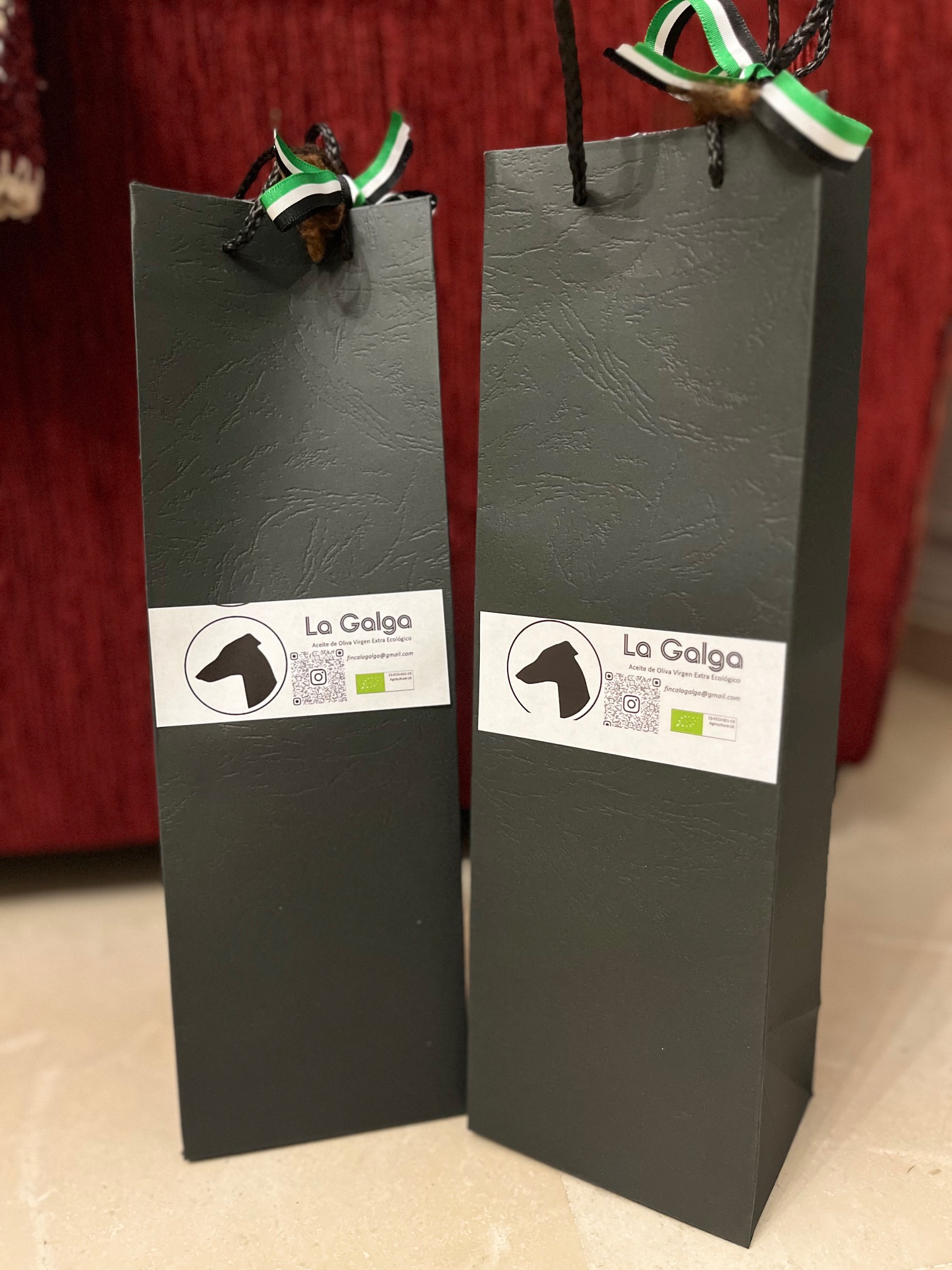 Pack premium de dos botellas de AOVE La Galga en estuche negro corporativo